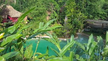 Hồ bơi ngoài trời