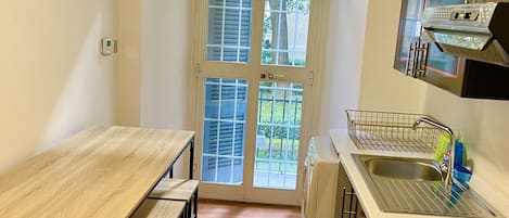 Fridge, microwave, stovetop, electric kettle
