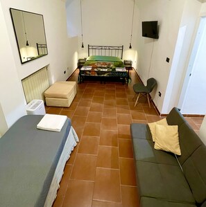 2 chambres, fer et planche à repasser, Wi-Fi gratuit, draps fournis