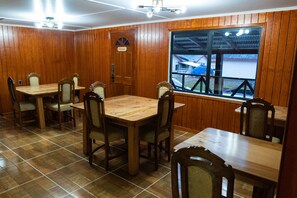 Terrace/patio - HOTEL FORJADORES DEL CABO DE HORNOS (Cabo de Hornos)