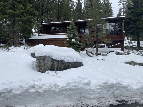 Bear Creek cozy ski/hike retreat in Alpine Meadows.