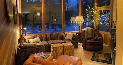 Bear Creek cozy ski/hike retreat in Alpine Meadows.