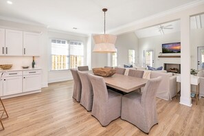 Dining - Private Heated Pool & Spa | Close to Beaches, Restaurants & Shopping! (Saint Simons Island)