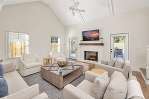 TV, fireplace