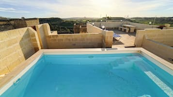 Indendørs pool, opvarmet pool