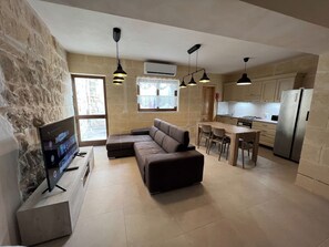 TV - Nadurin Holiday Home (In-Nadur)