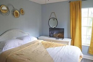 3 bedrooms, iron/ironing board, WiFi, bed sheets