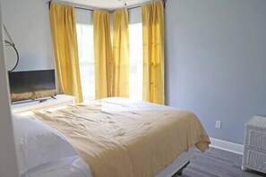 3 bedrooms, iron/ironing board, WiFi, bed sheets