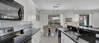 🌟 Modern 6BR Villa with Private Pool & Spa near Disney! 🏊♂️✨