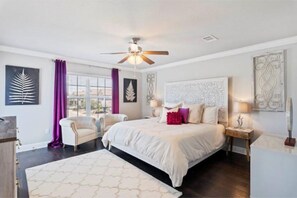 3 Schlafzimmer, Schreibtisch, Bügeleisen/Bügelbrett, Reisekinderbett