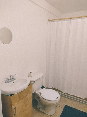 Chambre Double Standard, 1 grand lit | Salle de bain