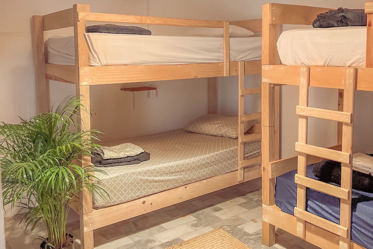 Habitación estándar, solo para mujeres | 1 habitación, edredón, cortinas blackout y wifi gratis