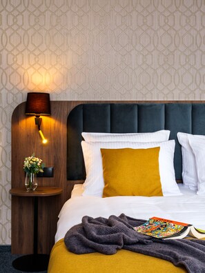 Premium bedding, individually decorated, free WiFi, bed sheets - Old Market Residence (Kraków)