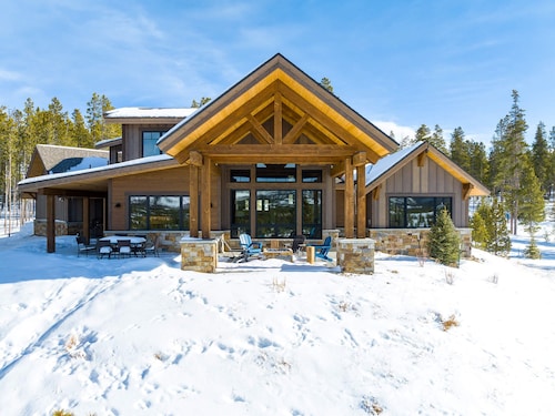 Secluded Luxury at Pole Creek Lodge | No Neighbors in Sight | Relax Under The Stars