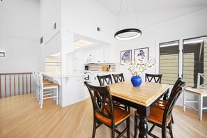 Dining - Clean 3 Bedroom Oceanfront Single Family Home (Newport Beach)