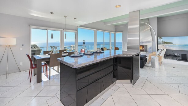 Private kitchen - Beautiful 3 Bedroom Home in Laguna with Ocean View (Laguna Beach)