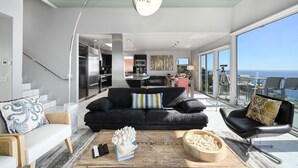 Living area - Beautiful 3 Bedroom Home in Laguna with Ocean View (Laguna Beach)