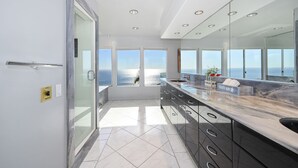 Private kitchen - Beautiful 3 Bedroom Home in Laguna with Ocean View (Laguna Beach)
