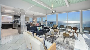 Living area - Beautiful 3 Bedroom Home in Laguna with Ocean View (Laguna Beach)