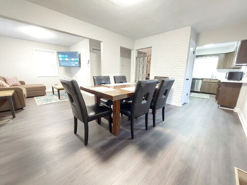 Quick Access to O'Hare and Chicago downtown