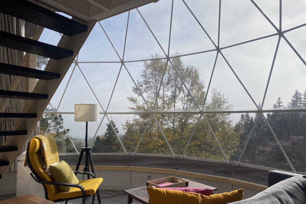 Dome #3 Sea View | Wohnbereich | 32-Zoll-Smart-TV mit Digitalempfang, Fernseher, Netflix
