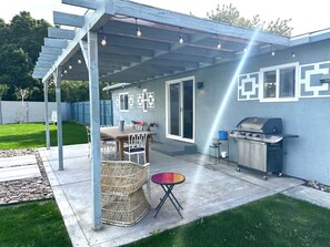 Outdoor dining - A MidMod Sanctuary (Palm Springs)
