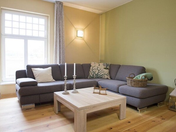 Téléviseur, lecteur de DVD, chaîne audio