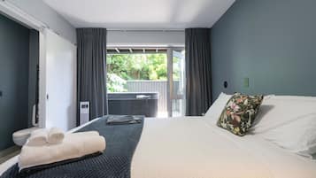 3 bedrooms, iron/ironing board, Internet, bed sheets