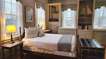 Room, 1 Queen Bed | Individually decorated, individually furnished, blackout drapes