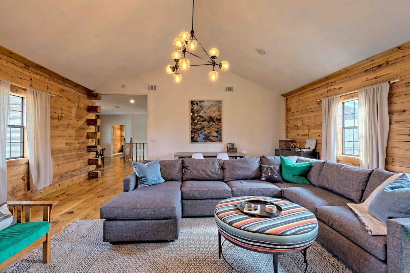 智能电视、壁炉、书、办公室