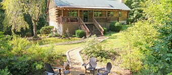 Clyde’s Cabin: Mtn View, Fire Pit, Pet-Friendly