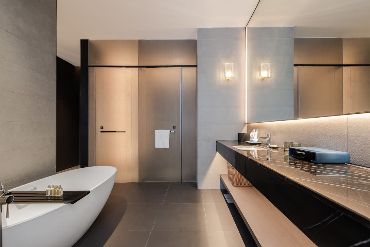 Habitación ejecutiva | Escritorio, espacio para trabajar con un portátil, cortinas opacas