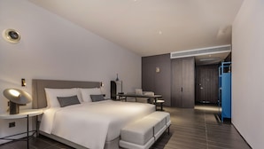 Business Room | Desk, laptop workspace, blackout curtains, soundproofing - shenzhennanshankejiyuanHuajiudian (Shenzhen)