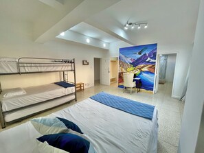 4 Schlafzimmer, Zimmersafe, Bügeleisen/Bügelbrett, kostenloses WLAN