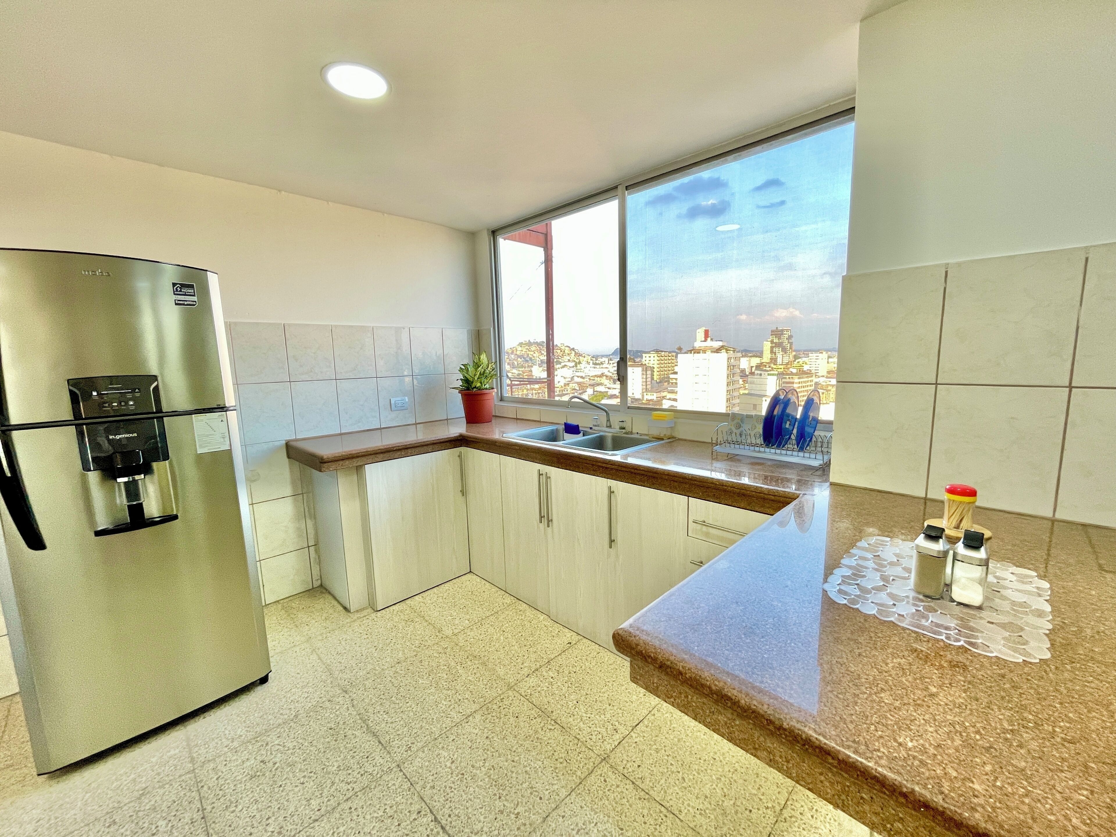 Fridge, oven, stovetop, coffee/tea maker