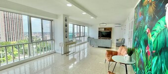 HUGE Condo Overlooking Midtown Guayaquil - Entire floor/Walking Distance