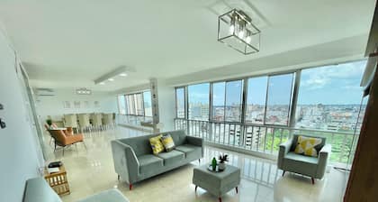 HUGE Condo Overlooking Midtown Guayaquil - Entire floor/Walking Distance