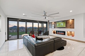 智能电视、壁炉