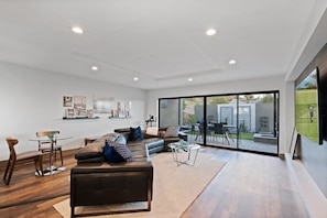 智能电视、壁炉