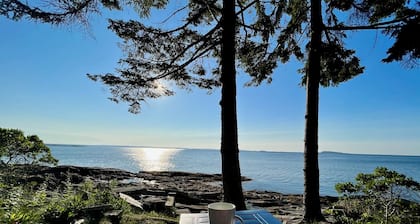 Betty's Place - Cozy ocean front getaway , Relax, Reconnect and Recharge on the Maine Coast