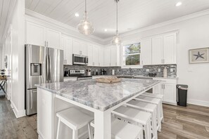 Réfrigérateur, four, plaque de cuisson, lave-vaisselle