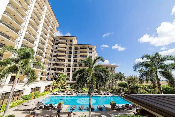 Piscina all'aperto, una piscina riscaldata