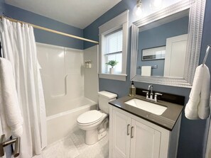 Hair dryer, towels, soap, shampoo - Peaceful Retreat, OBX Village Studio (Wanchese)