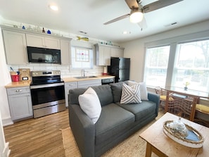 Smart TV, DVD player, books - Peaceful Retreat, OBX Village Studio (Wanchese)