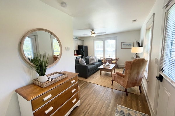 Een smart-tv en boeken