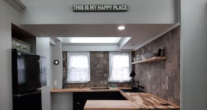 Upscale studio apartment newly remodeled