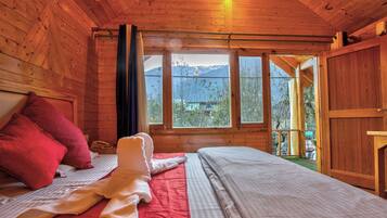 Luxury Cottage | 2 bedrooms, premium bedding, memory foam beds, free WiFi