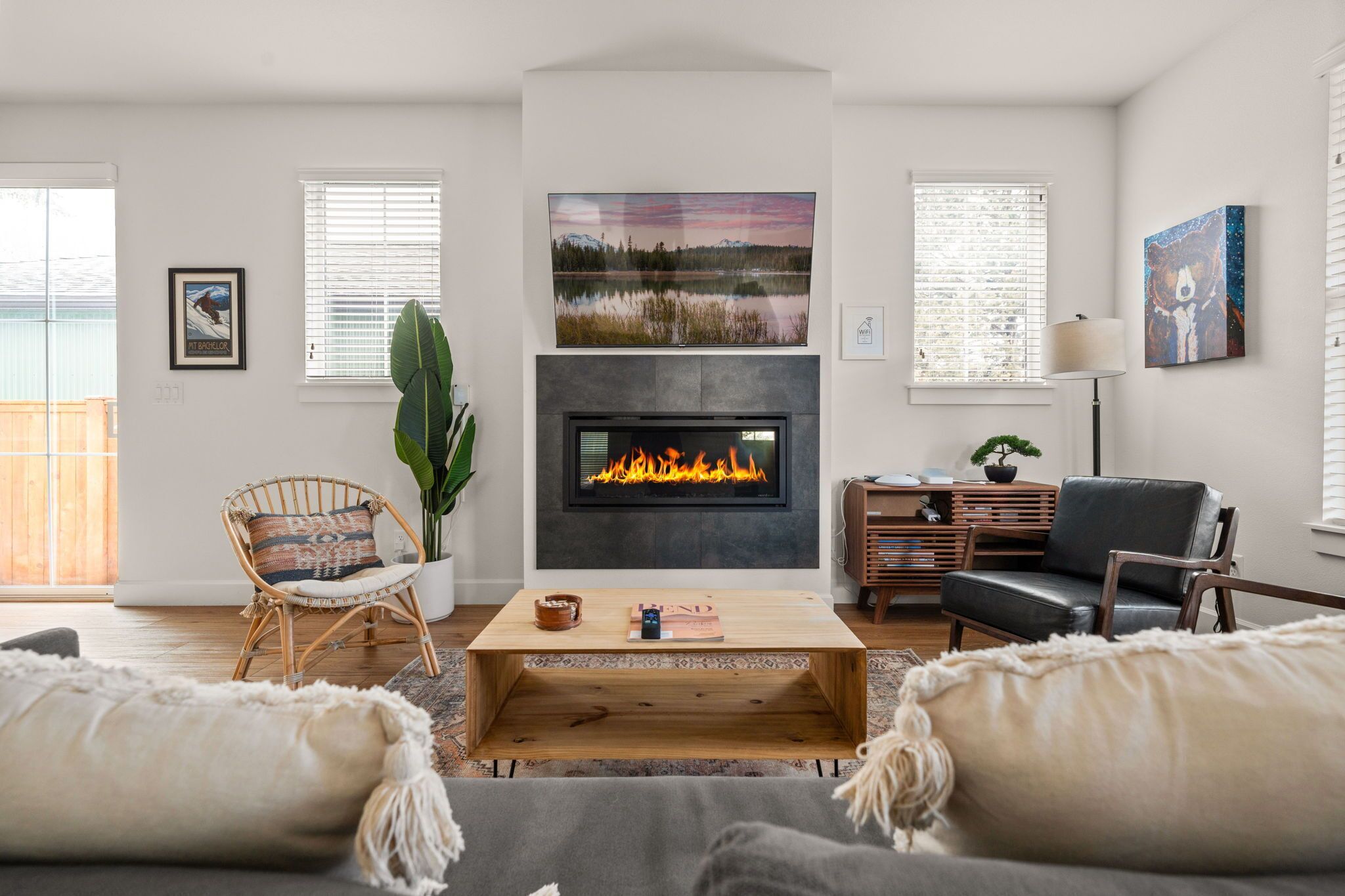 Een smart-tv en een open haard