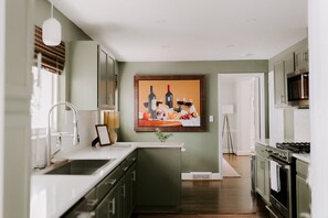 Refrigerador, microondas, horno, placa de cocina