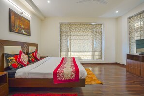 3 bedrooms, premium bedding, memory foam beds, free WiFi